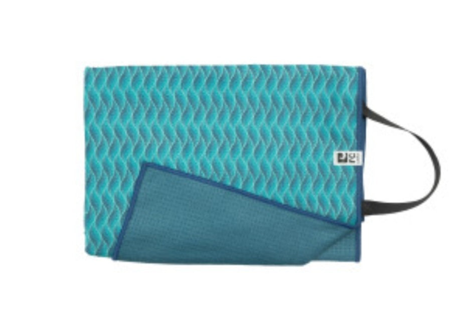 Tag Along Towel (Waves) | RC Pets
